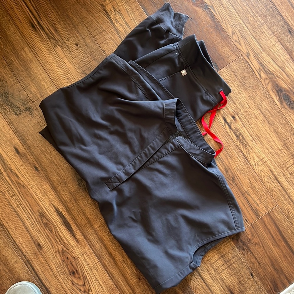 Grey Figs scrub set